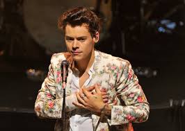 Ariana grande just a little bit of your heart. Watch Harry Styles Covers Ariana Grande S Just A Little Bit Of Your Heart Coup De Main Magazine