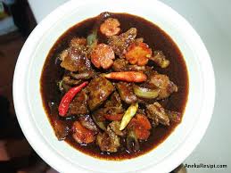 Rasa macam tipikal sangat resepi yang satu ni. Resepi Daging Masak Kicap Berkuah