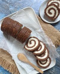 La pasta biscotto necessita di tempo energia per essere lavorata e una cottura in forno, anche se breve. Rotolo Senza Cottura Al Cioccolato E Cocco La Ricetta Facile E Veloce Laura Pondini
