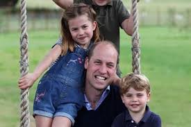 Jeszcze nie wiadomo, jakie imię otrzyma dziecko nazywane przez media. Ksiaze William Pozuje Z Dziecmi Z Okazji 38 Urodzin Uroczy Portret Wykonala Ksiezna Kate Charlotte To Mala Feministka