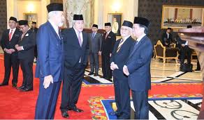 Sebagai pelindung hak istimewa orang melayu tindakan british menubuhkan majlis mesyuarat persekutuan pada tahun 1909. Tun Juhar Shafie Hadir Mesyuarat Majlis Raja Raja Borneo Today
