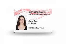 Sollten ihre mitarbeiter einmal ihren ausweis verloren haben, dann bestellen sie doch einfach fertig bedruckte bei uns nach. Ausweise Drucken Lassen Ab Einer Karte