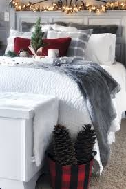 55 Stunning Minimalist Christmas Bedroom Decorating Ideas With Images Christmas Bedroom Christmas Bedding Christmas Decorations Bedroom