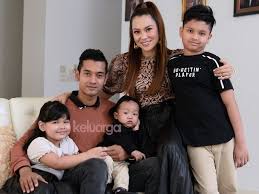 If you want to check raden ahmad faizal bin yaakob's number of followers, engagement rate and other quick instagram stats, read on and find the answers to the. Keluarga Itu Membahagiakan Saya Mawar Rashid Bahagia Bergelar Ibu Segera Suami Banyak Beri Tunjuk Ajar Keluarga