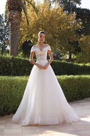 Sie können zwischen langen oder kurzen brautkleidern, strandhochzeitskleidern, brautkleidern in übergrößen, erschwinglichen. 150 Brautkleider Und Hochzeitskleider Ideen In 2021 Schone Brautkleider Braut Hochzeit
