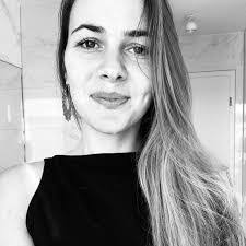 Jennifer Schlueter's Instagram, Twitter & Facebook