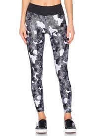 Koral Lustrous Capri Leggings Koral Emulate Leggings Snake