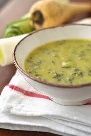 Simple Comme Une Soupe De Poireaux Panais Et Epinards Frais La Cuisine C Est Simple Soupe Poireaux Recettes De Cuisine Poireaux
