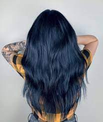 The dark blue hair trend is so exciting as it is such a departure from the pastel hair shades that have been popular in recent months. Blue Black Realness With Renew Renew Hair Colour