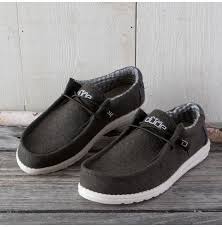 This unique combination allows you to attack each day as a new adventure with the confidence your feet won't be the reason to. Hey Dude Wally Funk Green Houndstooth