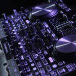 Als kompetenter, flexibler und leidenschaftlicher dj hannover hochzeit begleite ich deine feierlichkeit bis zum schluss mit passender musik deiner wahl. Dj Micha In Hannover Und Der Region Fur Hochzeit Party