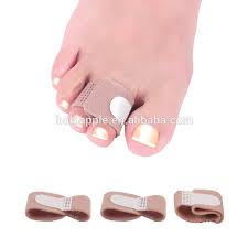 Symptoms of a sprained ankle include tenderness to the site, swelling, bruising, and pain with the wrap should be comfortably tight, but should not cause numbness, tingling, or increased pain, which. Toe Splint Wraps Straps For Treating Broken Pinky Toe Jammed Sprained Swollen Dislocated Fractured Mallet Or Hammer Toe Injury Buy Toe Splint Wraps Straps Toe Splint Toe Straps Product On Alibaba Com