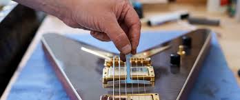 Comment régler sa guitare électrique en 4 étapes - Guitar Pro Blog - Arobas Music