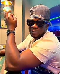 I have always prayed for this day to come in my life, imagine standing next  to your icon 😭😭, a man that mentored you in music from a distance, I  remember when