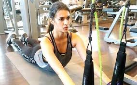 Kriti Sanon Workout Routine Diet Plan A Student Of Jaypee