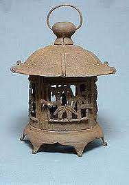 Antique Japanese Cast Iron Lantern Taisho Period Item 350242 Japanese Lanterns Iron Lanterns Japanese Stone Lanterns