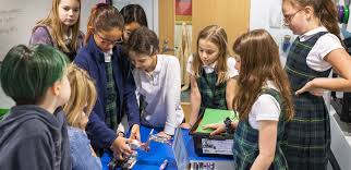 نام مدارس در کشورهای مختلف متفاوت است که عموماً شامل مدارس. The Spence School A Private K 12 All Girls School In Manhattan