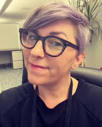 More women with autism here? I've been diagnosed at age 28, I'm now 43. I  do not have a job, I only work as a volunteer in an animal shelter  (dogs/cats). I