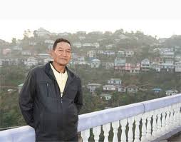 Ziona chana, the head of a religious sect that practised polygamy, died on sunday, leaving behind 38 wives, 89 children and 36 grandchildren. Meet Ziona Chana Father To The Largest Family In The World With 39 Wives 94 Children And 33 Grandchildren All Living Under One Roof Ptama Net