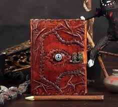 Handmade Horror Leather Journal with 3D Realistic Eyeball and Lock – Gothic  Grimoire Spellbook Notebook for Writing, Witchcraft, Halloween, Cosplay &  ...
