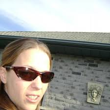 Michelle Breault (@chellecbreault)