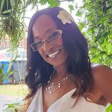 Oahu Photographer Offering Photo Sessions