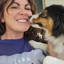 It's a shame this stray dog died because its tongue got stuck😞