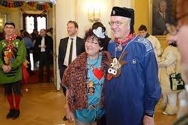 Frau kretschmann hat vorgekocht mp krank daheim frau kretschmann hat vorgekocht. Am Mittwoch Haben Die Narren Den Amtssitz Von Ministerprasident Winfried Kretschmann Gesturmt Und Wurden Von Ihm Und Seiner Frau Gerlinde Mit Offenen Armen Empfangen Stuttgarter Zeitung