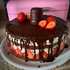 Himbeeren verwandeln sich mit den super dickmann's in super dickmann's fruchtschnitten. Added By Kullerbuntes Instagram Post Heute Kuchentag Kuchen Cake Torte Dickmann Dickmannstorte Erdbeeren Nobakecake Torteohnebacken Kaffeetrinken Kaffeeundkuchen Draussennurkannchen Schaumkusse Lieberbesuch Lecker Tasty Rezept Von