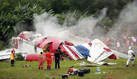 วันนี้เมื่อ10ปีที่แล้ว[16ก.ย.50] เครื่องบินรุ่นMcDonnell Douglas MD-82ของสายการบิน One Two Go เที่ยวบินที่ OG269 นำผู้โดยสารบินจากท่าอากาศยานนานาชาติดอนเมืองไปยัง จ.ภูเก็ต มีผู้โดยสารบนเครื่อง 130คน