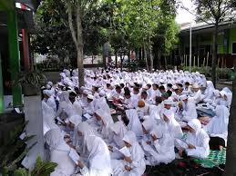 Al asr turun di kota mekkah dan masuk golongan surat makkiyah. Kelas 2 Pelajaran 8 Kd 3 2 Al Ashr Quiz Quizizz