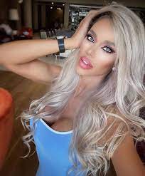 Bianca drăgușanu este una dintre cele mai controversate apariții din showbiz. Pro Tv Bianca DrÄƒguÈ™anu A Postat Pe Instagram O Fotografie IncendiarÄƒ GoalÄƒ In CadÄƒ AcoperitÄƒ Cu SpumÄƒ