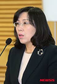 윤석열 징계위원장 정한중 교수.위원들 대다수 편향 인사. ë³µì§€ë¶€ ìž¥ê´€ ì •ì§„ì—½ êµìˆ˜ ê³ ìš©ë³µì§€ìˆ˜ì„ì— ê¹€í˜„ìˆ™ ì¤'ì•™ì¼ë³´