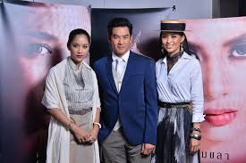 โหมโรง เดอะ มิวสิคัล เป็นละครเวทีจาก โต๊ะกลมโทรทัศน์ ในเครือเวิร์คพอยท์ เอ็นเทอร์เทนเมนท์ ซึ่งต่อยอดจากภาพยนตร์ชื่อเดียวกัน ที่ฉายเมื่อปี. You2play Com