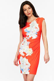 If you live in an incredibly hot destination, you may want to opt for a sleeveless wedding dress, but you can definitely embrace dresses with sleeves if the summers are mild. Shift Dress For Wedding Fashion Dresses