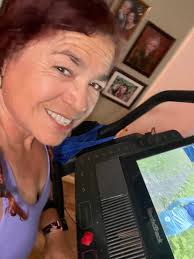 All smiles here in Austria APC @redbull First run today 5x2mins 1min walk  then to finish off 15min walk with incline %. Hr spin for the mind and  happy days. Also definitely