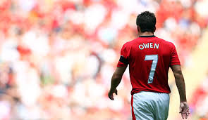 Celebrating himself as if he had scored a crucial goal in a final. Michael Owen Im Portrat