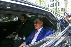 Jun 09, 2021 · driven in a black jaguar, anwar entered the palace gates at 10.37am as hordes of pressmen present here captured his arrival. Dialog Rakyat Anwar Selesai Menghadap Agong Jangka Adakan Sidang Media
