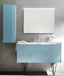 La scelta di illuminare lo specchio del bagno con i faretti è una delle soluzioni più comuni. Quale Luce Per Il Bagno A Led Va Bene Ma Guarda Anche Il Fattore Ip Cose Di Casa