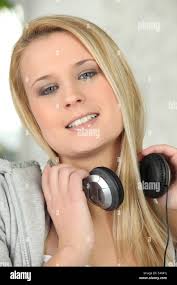 Blasse augenlider -Fotos und -Bildmaterial in hoher Auflösung