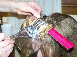 Do It Yourself Hair Color Weave Or Highlights Look Beautiful And Save A Lot Of Money Detailed Tutorial Diy Hair Color Hair Color Hair Foils