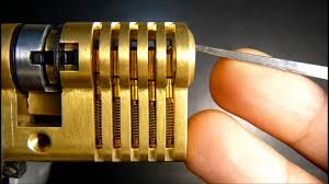 On Parle Rarement Du Crochetage Dans Le Survivalisme Pourtant Ca A Un Nombre Inquantifiable D Avantage Choses A Vendre Survivalisme Trucs Et Astuces Maison