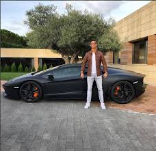 Sebagai supercar premium, sudah tentu harga kereta ini sangat mahal sehingga sebenarnya bukan senang juga proses menukar minyak bugatti veyron ini. Kenali Bugatti Chiron Bernilai Rm11 2 Juta Milik Cristiano Ronaldo Yang Lagi Pantas Daripada Veyron Axello