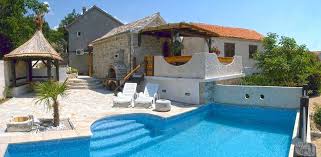 Mieten sie eine ferienwohnung günstig und privat direkt vom vermieter. Ferienhaus Brela Mit Pool Und Hund Villa Kristic