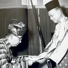 Malaysia telah melakukan pemilihan raja sejak merdeka dari inggris pada 1957. Yang Di Pertuan Agong Pertama