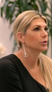 Alexis talk to Jen and Katie about Shannon and John.; Alexis says that she  won’t be around the group., Video Source: @bravotv @nbcuniversal, #RHOC  #RealityTV