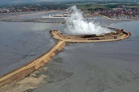 Мэттью макконахи, риз уизерспун, тай шеридан и др. Scientists Unearth Revealing Details About The World S Biggest Mud Volcano Scientific American