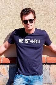 Mavi, dört yıl aradan sonra reklam kampanyası için kıvanç tatlıtuğ ile yeniden bir araya geldi. Kivanc Tatlitug Mavi Jeans Famousfix Com Post