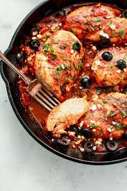 Mediterranean Chicken Skillet Recipe That Can Be Made In Less Than 30 Minutes It S Extreme Chicken Skillet Recipes Mediterranean Chicken Canned Tomato Recipes
