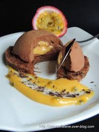Demi Sphere Chocolat Coeur Cremeux Passion Les Delices D Helene Sphere Chocolat Patisserie Gateaux Et Desserts